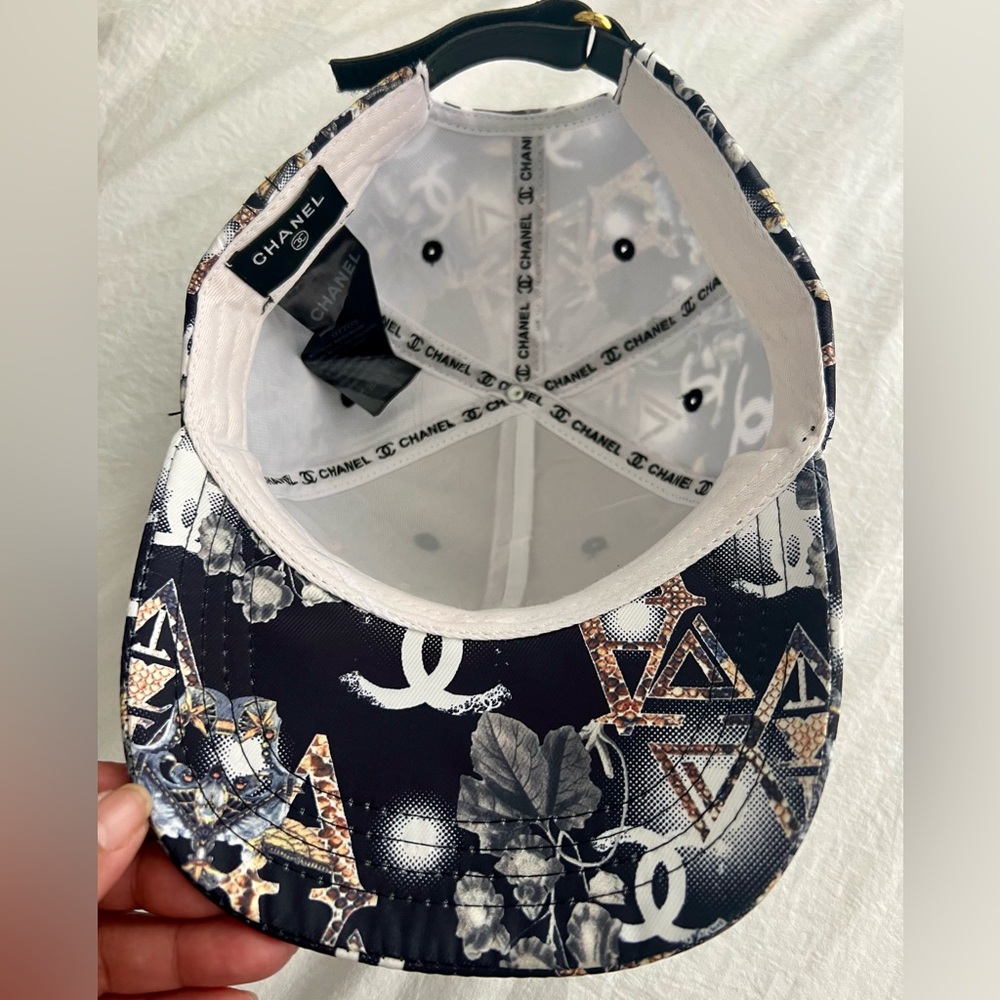 👑✅PRICE FIRM✅Women’s Stylish Black CC Fashion Cap with Gold Tone Charm - Picture 10 of 16